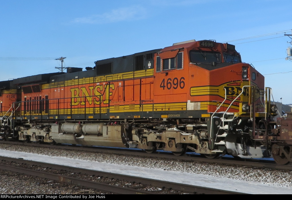 BNSF 4696